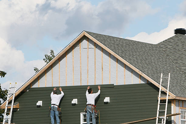 Professional Siding Installation technician working in Stony Point, NC